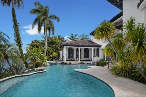 House in Miami Beach, Florida 5 bedrooms, 565.77 sq.m. № 2067935 - photo 23
