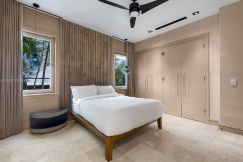 House in Miami Beach, Florida 5 bedrooms, 565.77 sq.m. № 2067935 - photo 15