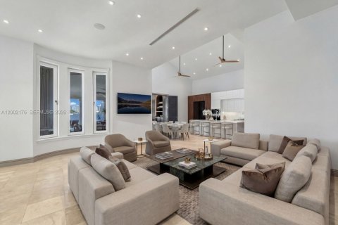 House in Miami Beach, Florida 5 bedrooms, 565.77 sq.m. № 2067935 - photo 10