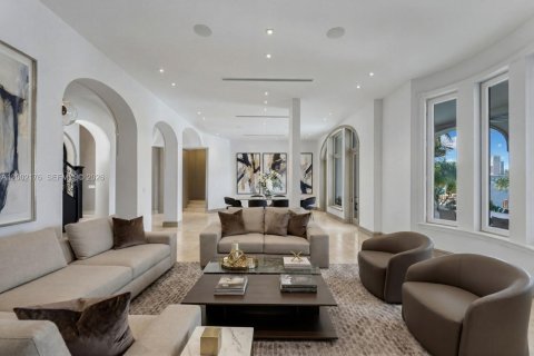 House in Miami Beach, Florida 5 bedrooms, 565.77 sq.m. № 2067935 - photo 5