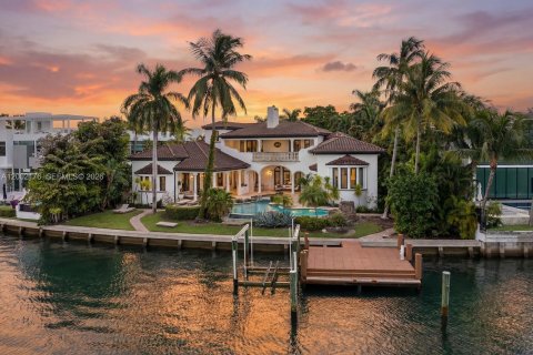 House in Miami Beach, Florida 5 bedrooms, 565.77 sq.m. № 2067935 - photo 28