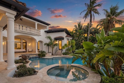 House in Miami Beach, Florida 5 bedrooms, 565.77 sq.m. № 2067935 - photo 17