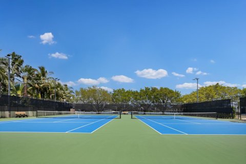 House in Miami Beach, Florida 5 bedrooms, 565.77 sq.m. № 2067935 - photo 30