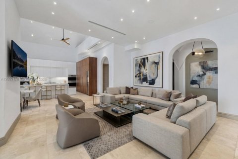 House in Miami Beach, Florida 5 bedrooms, 565.77 sq.m. № 2067935 - photo 6