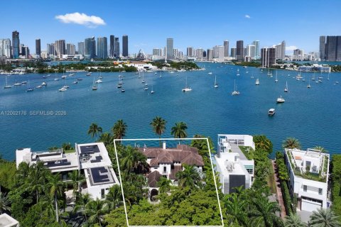 House in Miami Beach, Florida 5 bedrooms, 565.77 sq.m. № 2067935 - photo 3