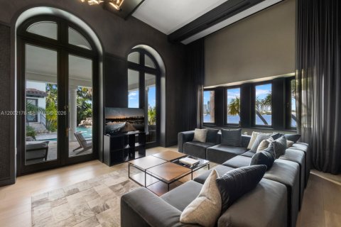 House in Miami Beach, Florida 5 bedrooms, 565.77 sq.m. № 2067935 - photo 11