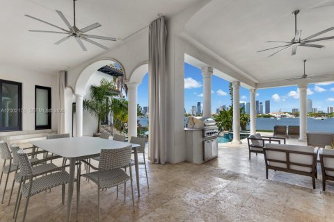 House in Miami Beach, Florida 5 bedrooms, 565.77 sq.m. № 2067935 - photo 22