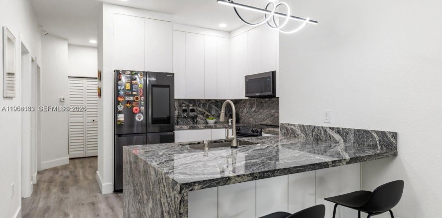 Кондоминиум с 3 спальнями в Мирамар, Флорида № 2011380