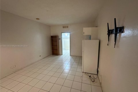 Снять в аренду кондоминиум в Халландейл-Бич, Флорида 29.73м2, № 1975245 - фото 6