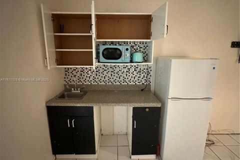 Снять в аренду кондоминиум в Халландейл-Бич, Флорида 29.73м2, № 1975245 - фото 5