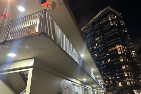 Снять в аренду кондоминиум в Халландейл-Бич, Флорида 29.73м2, № 1975245 - фото 8