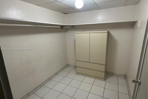 Снять в аренду кондоминиум в Халландейл-Бич, Флорида 29.73м2, № 1975245 - фото 7