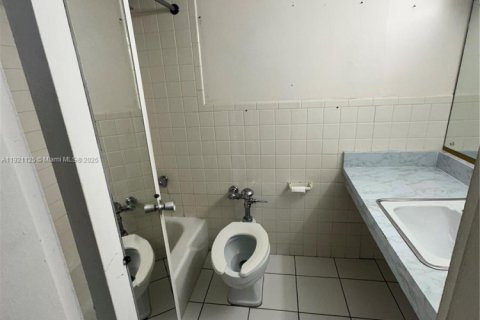 Снять в аренду кондоминиум в Халландейл-Бич, Флорида 29.73м2, № 1975245 - фото 3