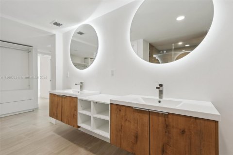 Снять в аренду кондоминиум в Майами-Бич, Флорида 2 спальни, 137.22м2, № 1945325 - фото 30