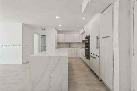 Снять в аренду кондоминиум в Майами-Бич, Флорида 2 спальни, 137.22м2, № 1945325 - фото 6