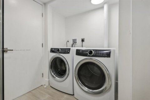 Снять в аренду кондоминиум в Майами-Бич, Флорида 2 спальни, 137.22м2, № 1945325 - фото 25