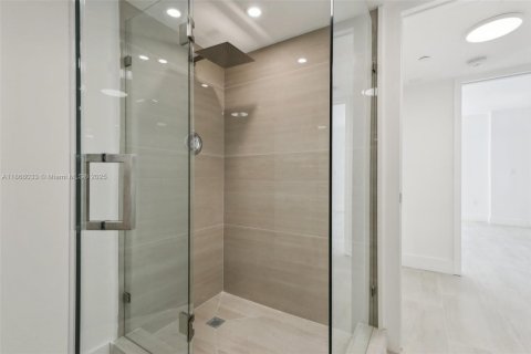 Снять в аренду кондоминиум в Майами-Бич, Флорида 2 спальни, 137.22м2, № 1945325 - фото 27