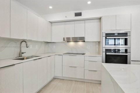 Снять в аренду кондоминиум в Майами-Бич, Флорида 2 спальни, 137.22м2, № 1945325 - фото 4