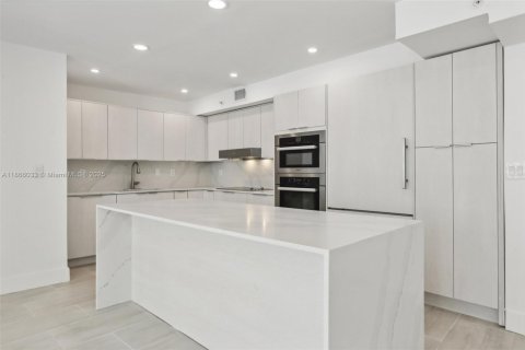 Снять в аренду кондоминиум в Майами-Бич, Флорида 2 спальни, 137.22м2, № 1945325 - фото 3