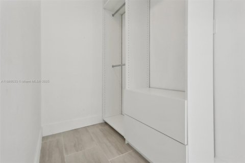 Снять в аренду кондоминиум в Майами-Бич, Флорида 2 спальни, 137.22м2, № 1945325 - фото 23