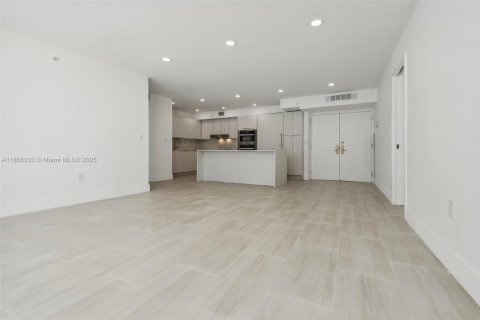 Снять в аренду кондоминиум в Майами-Бич, Флорида 2 спальни, 137.22м2, № 1945325 - фото 15