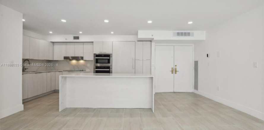 Кондоминиум с 2 спальнями в Майами-Бич, Флорида № 1945325