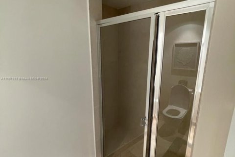 Condo in Miami, Florida, 2 bedrooms  № 1938338 - photo 16