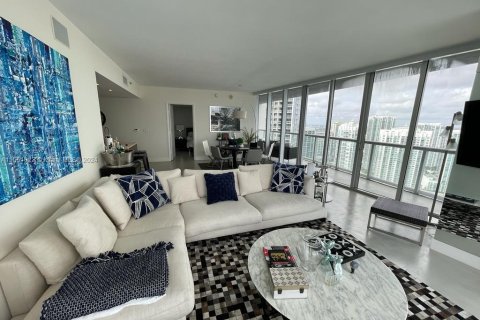 Condo in Miami, Florida, 2 bedrooms  № 1938338 - photo 5