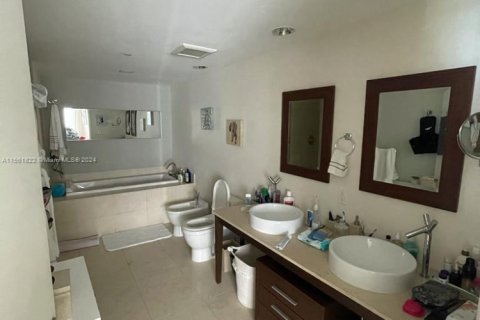Купить кондоминиум в Майами, Флорида 2 спальни, 117.89м2, № 1938338 - фото 8