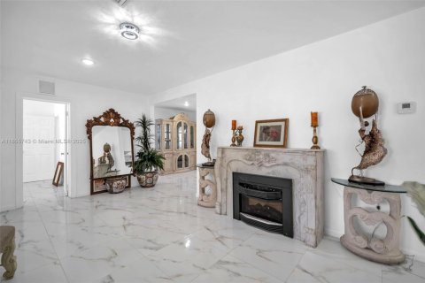 House in Miramar, Florida 3 bedrooms, 112.97 sq.m. № 1878757 - photo 10