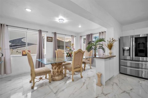 House in Miramar, Florida 3 bedrooms, 112.97 sq.m. № 1878757 - photo 25