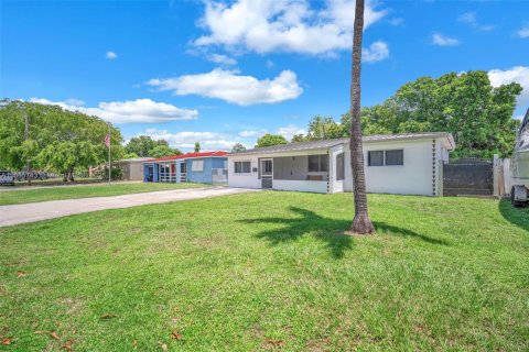 House in Miramar, Florida 3 bedrooms, 112.97 sq.m. № 1878757 - photo 3