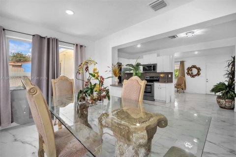 House in Miramar, Florida 3 bedrooms, 112.97 sq.m. № 1878757 - photo 26