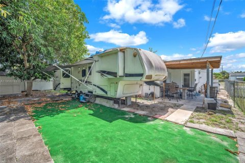 House in Miramar, Florida 3 bedrooms, 112.97 sq.m. № 1878757 - photo 29