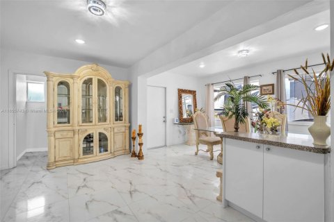 House in Miramar, Florida 3 bedrooms, 112.97 sq.m. № 1878757 - photo 21