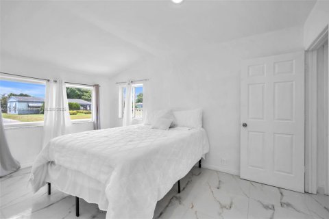 House in Miramar, Florida 3 bedrooms, 112.97 sq.m. № 1878757 - photo 11
