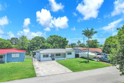 House in Miramar, Florida 3 bedrooms, 112.97 sq.m. № 1878757 - photo 5