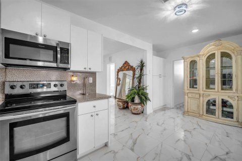 House in Miramar, Florida 3 bedrooms, 112.97 sq.m. № 1878757 - photo 24