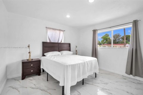 House in Miramar, Florida 3 bedrooms, 112.97 sq.m. № 1878757 - photo 14
