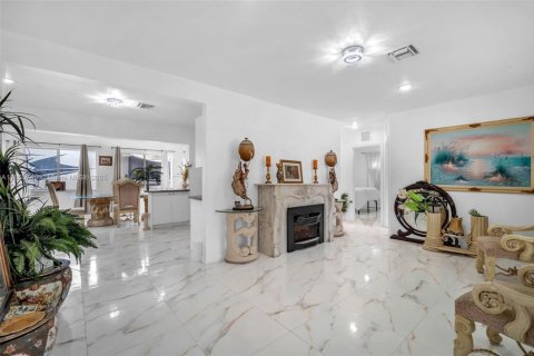 House in Miramar, Florida 3 bedrooms, 112.97 sq.m. № 1878757 - photo 9