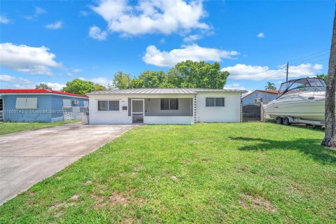 House in Miramar, Florida 3 bedrooms, 112.97 sq.m. № 1878757 - photo 1