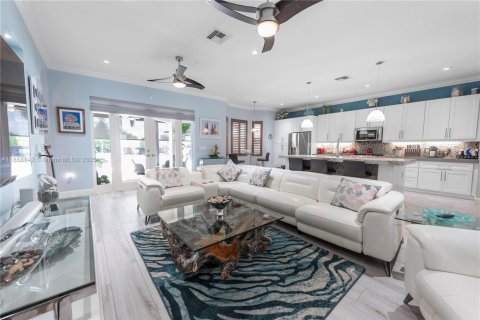 Casa en venta en Homestead, Florida, 5 dormitorios, 262.08 m2 № 1890746 - foto 9