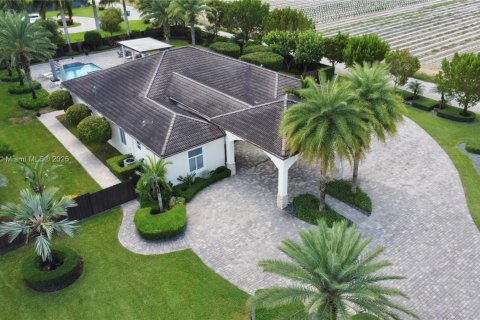 Casa en venta en Homestead, Florida, 5 dormitorios, 262.08 m2 № 1890746 - foto 1