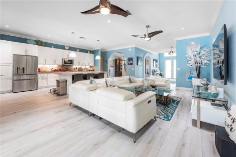 Casa en venta en Homestead, Florida, 5 dormitorios, 262.08 m2 № 1890746 - foto 7
