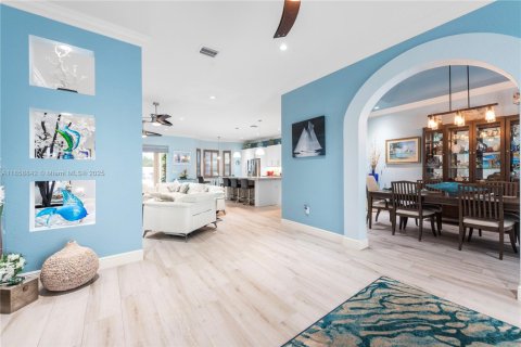 Casa en venta en Homestead, Florida, 5 dormitorios, 262.08 m2 № 1890746 - foto 5