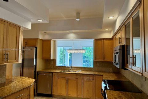 Condo in Aventura, Florida, 2 bedrooms  № 1933834 - photo 13