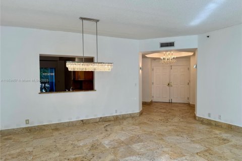 Condo in Aventura, Florida, 2 bedrooms  № 1933834 - photo 5