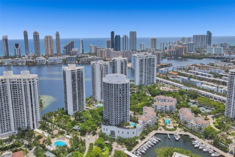 Condo in Aventura, Florida, 2 bedrooms  № 1933834 - photo 27
