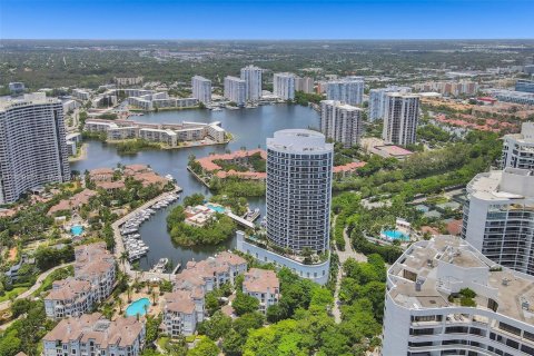 Condo in Aventura, Florida, 2 bedrooms  № 1933834 - photo 29