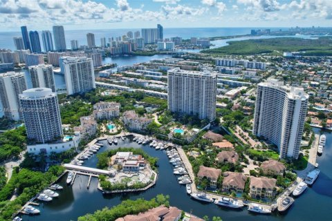 Condo in Aventura, Florida, 2 bedrooms № 1933834